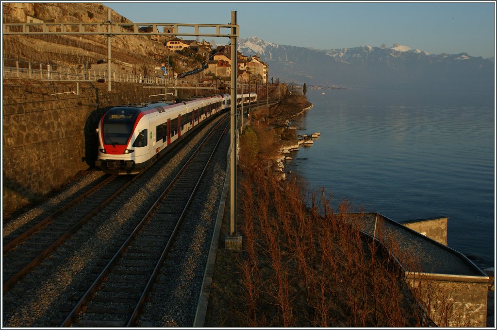 By the last evening sunshine is running a Flirt on the lake site to Villeneuve. 
01.02.2012
