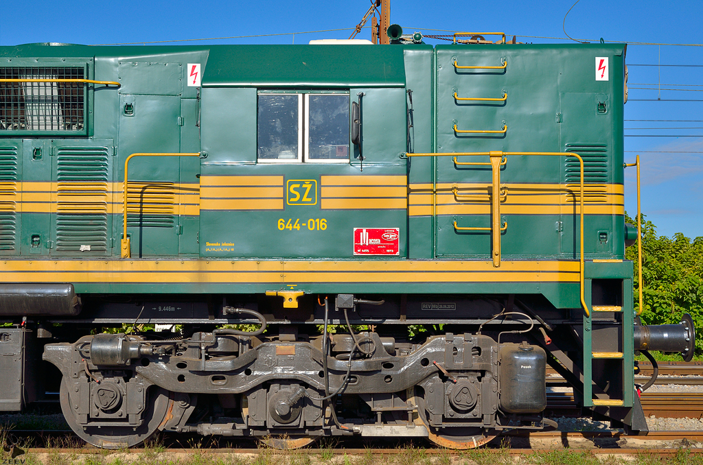 Cab view of 644 diesel locomotive at the station of Pragersko. / 28.09.2012
