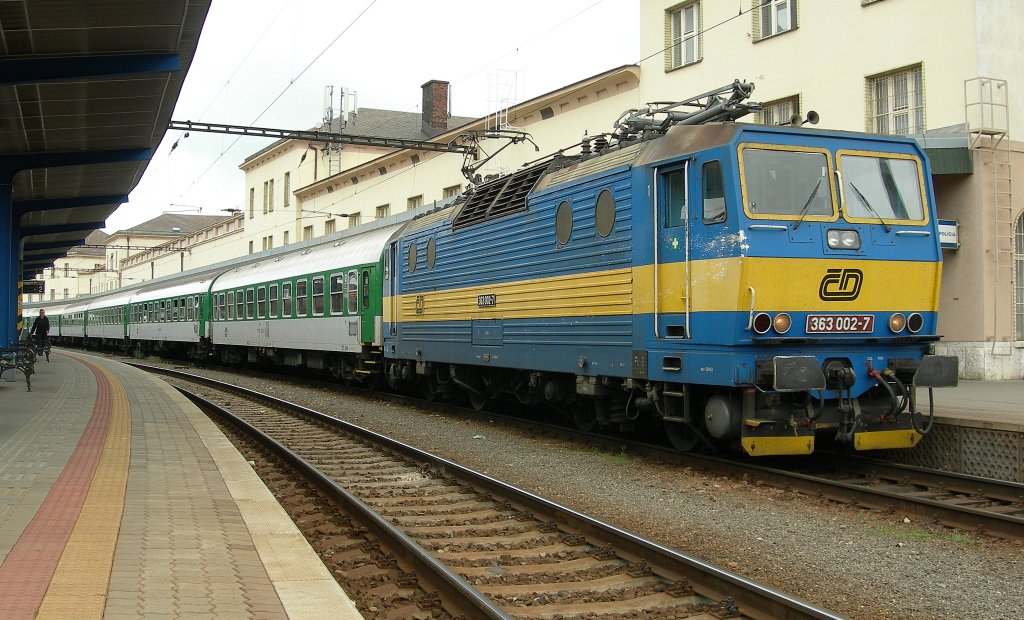 CD 363 002-7 in Bratislava with his international-fast-service to Praha. 
19.05.2008