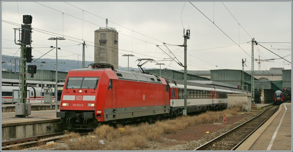 DB 101 012-3 with an EC in Stuttgart waiting the departur time to Zrich. 
30.03.2012