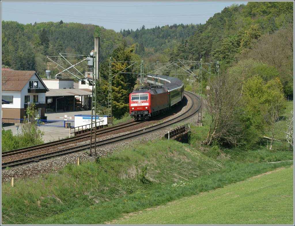 DB 120 125-0 with the IC 185 from Stuttgart to Zrich by Engen.
22.04.2011