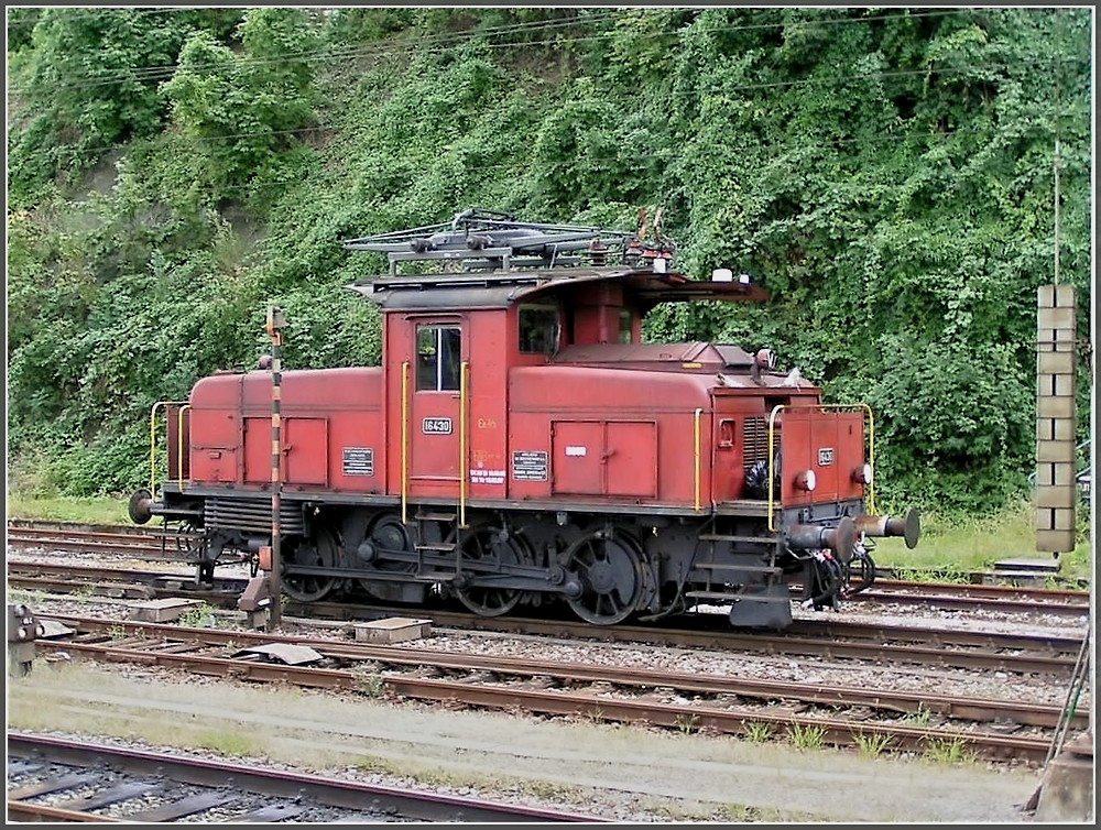 http://www.rail-pictures.com/1024/ee-33-16430-photographed-at-6393.jpg