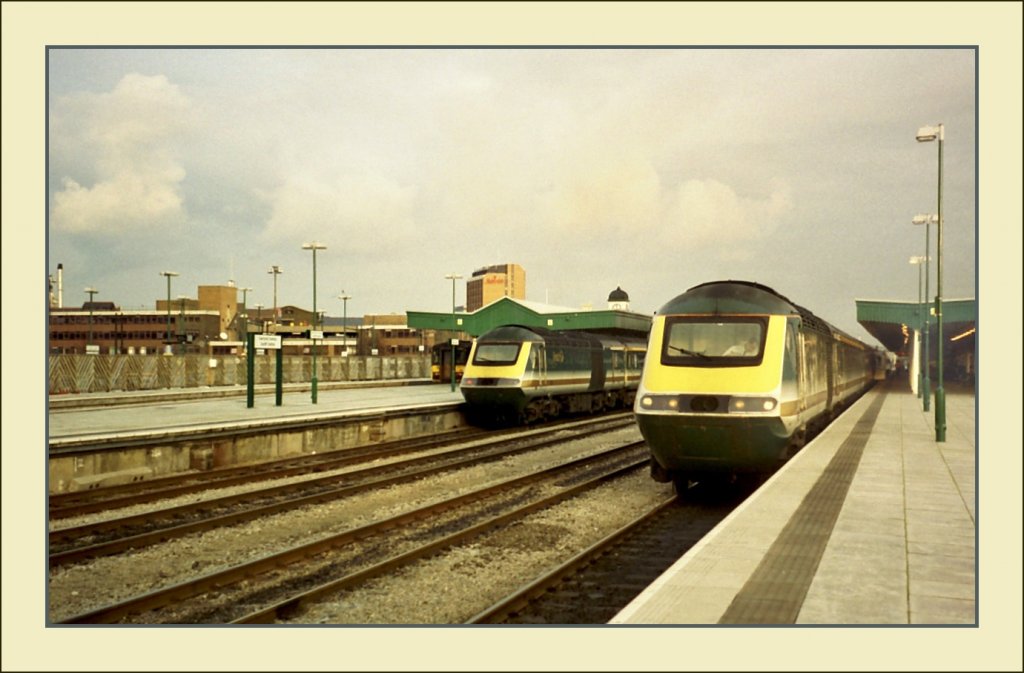  First  HST 125 in Cardiff. 
(November 2000/Picture from photo CD) 