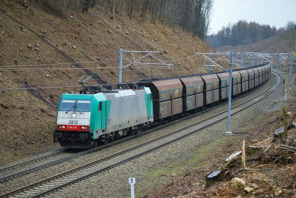 Freight train on the Montzen route towards the German border. Nouvelaer, March 2009.