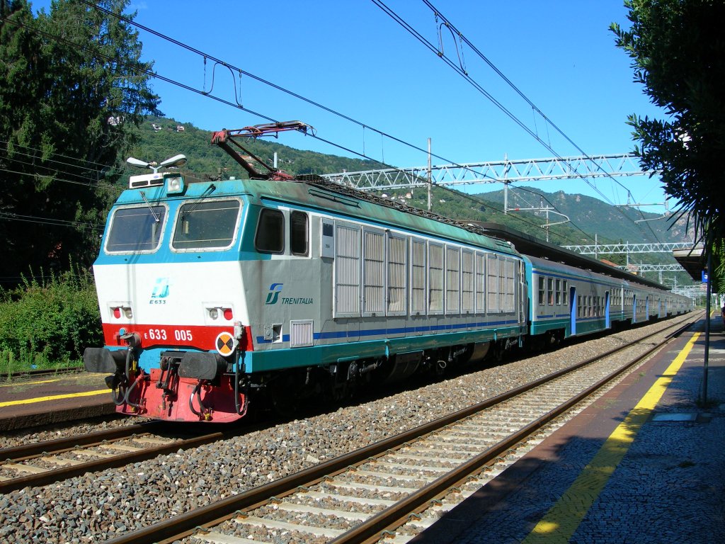 FS 633 005 with a local train service to Dommodossola in Stresa. 
30.08.2006