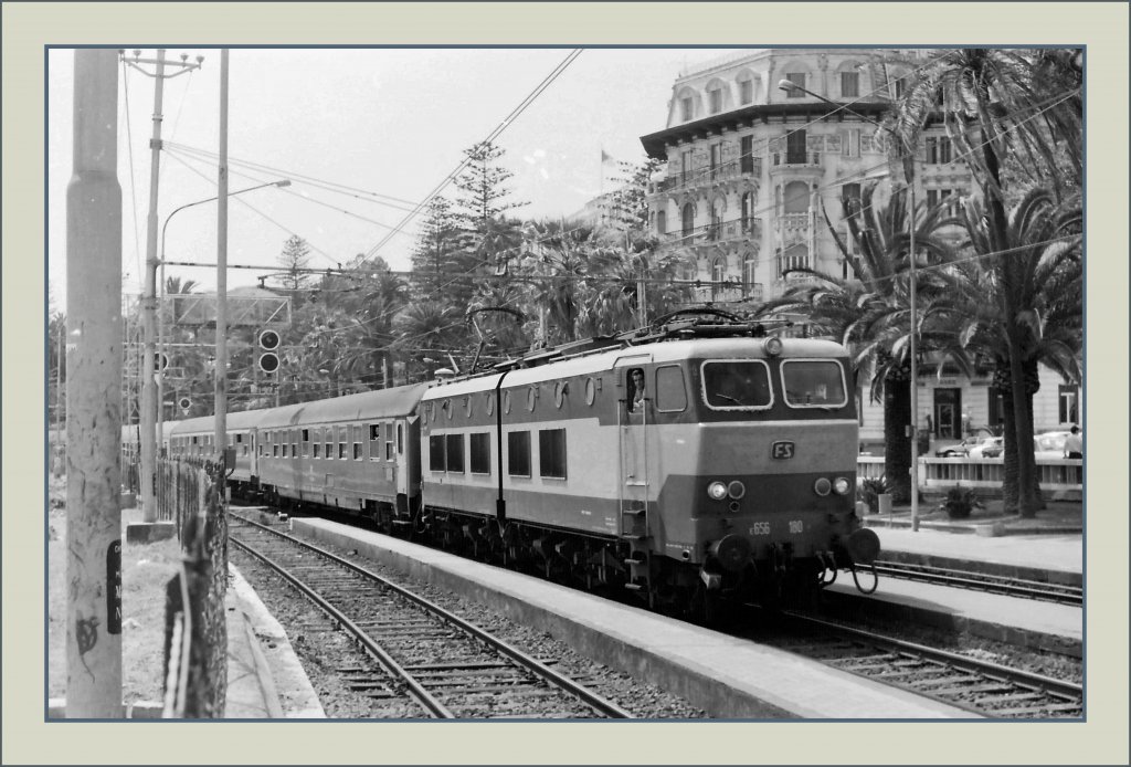 FS 656 180 with a fast train is arriving at San Remo Station.
(Summer 1985/scanned negative)