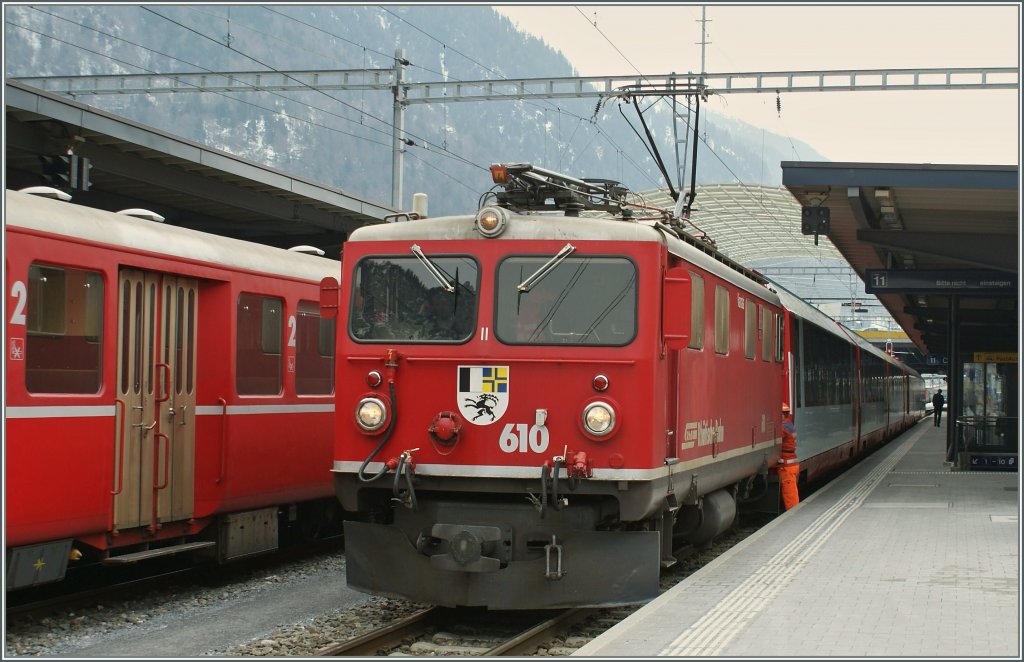 Ge 4/4 I 610 with the Glacier Express in Chur. 
01.03.2009
