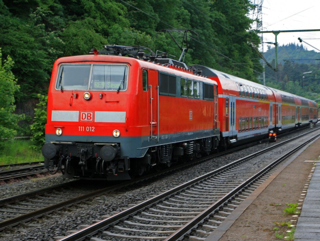 German electric locomotive 111 012 with RE 9 (Rhein-Sieg-Express) from Aachen via Cologne after Siegen on 05/15/2011 in Scheuerfeld / Sieg
