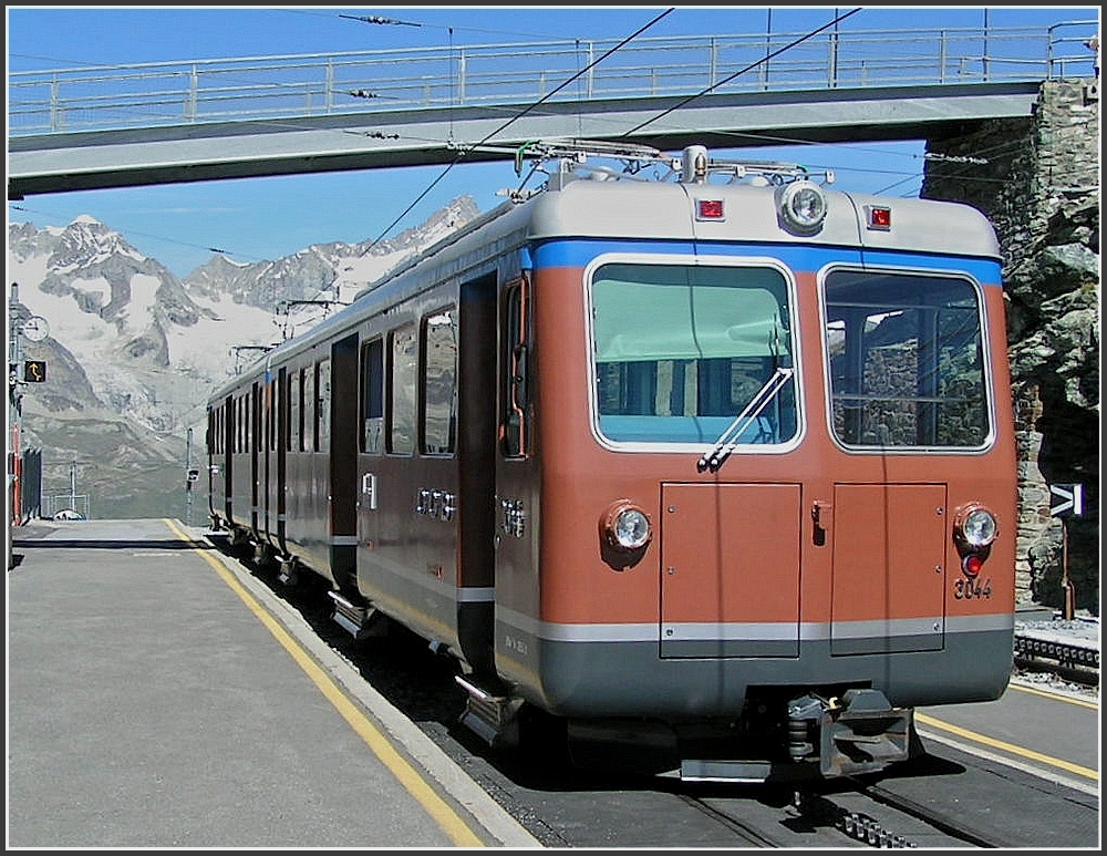 GGB unit 2044 is waiting for passengers at Gornergrat station on July 31st, 2007.