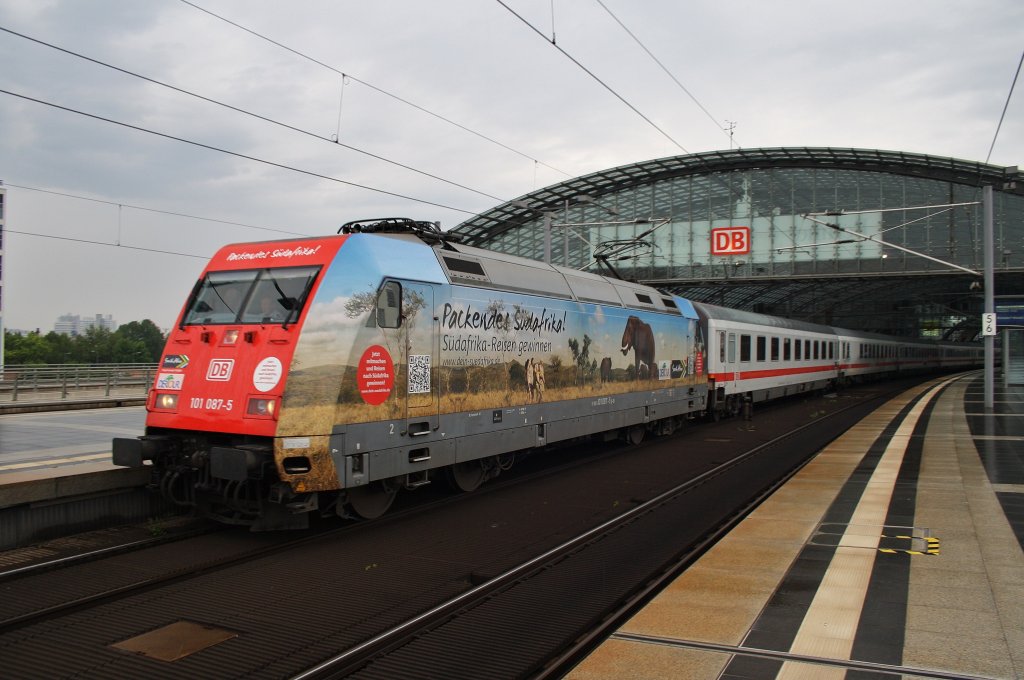 Here 101 109-7 with IC148 from Berlin Ostbahnhof to Schiphol Airport. Berlin central station, 4.7.2012.