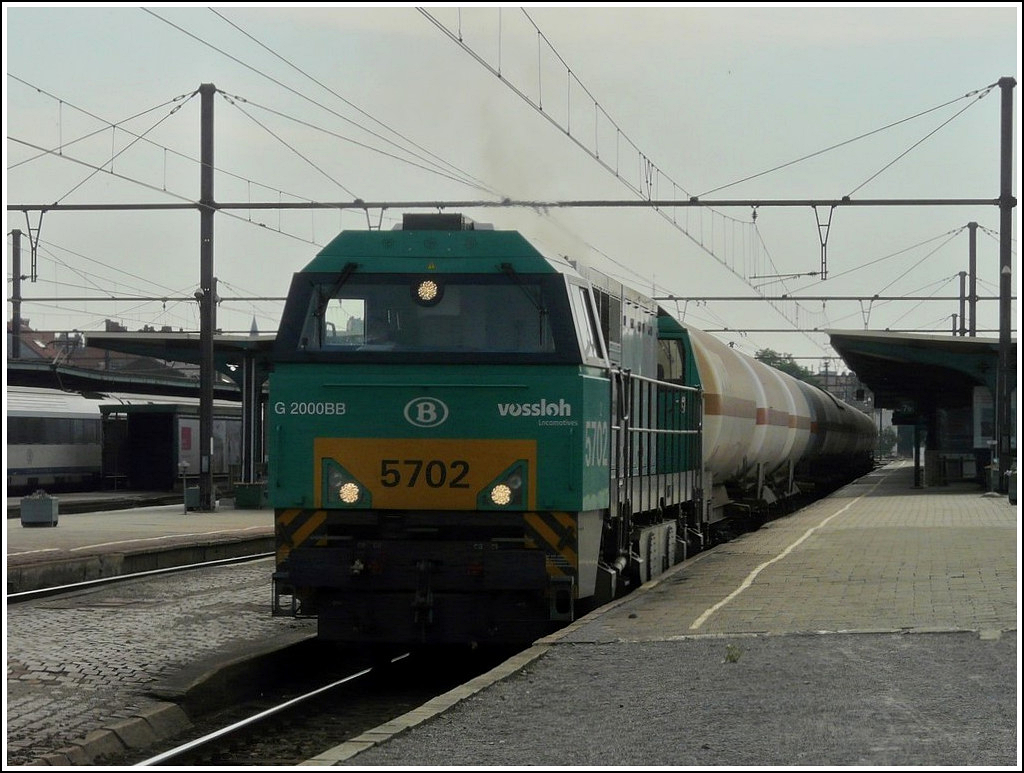 HLD 5702 is running with a goods train through rhe station Gent Sint Pieters on July 10th, 2010.