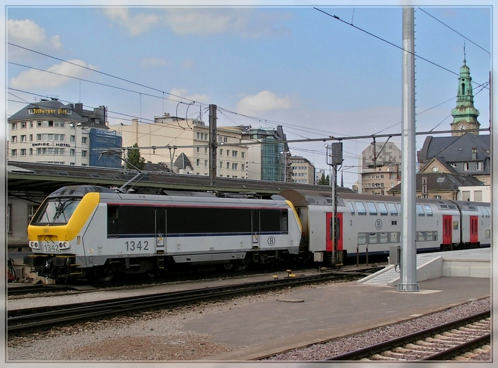 HLE 1342 with M 6 wagons is leaving the station of Luxembourg City on September 23rd, 2007. 