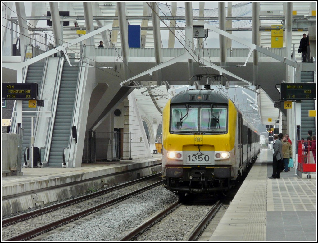 HLE 1350 is hauling the IC to Bruxelles Midi into the station Lige Guillemins on September 12th, 2008.