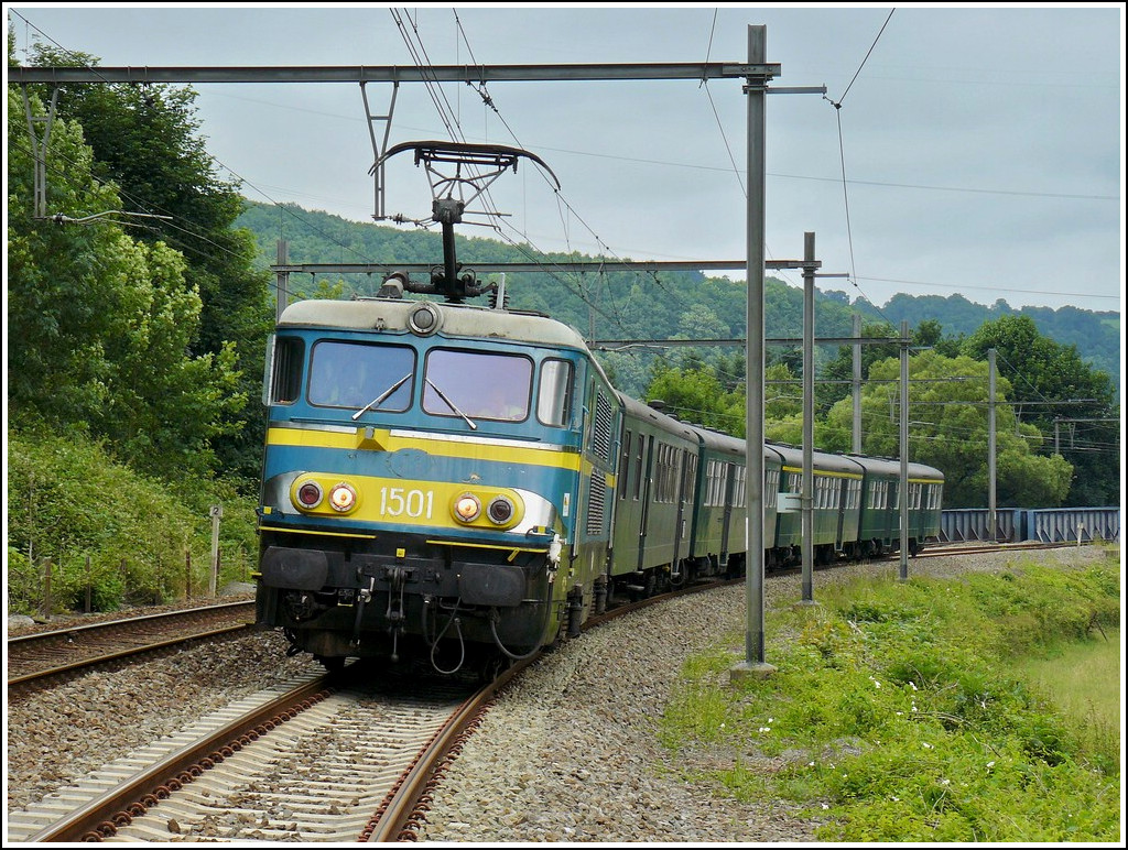 HLE 1501 is running with its special train between Rivage and Hamoir on June 28th, 2008.