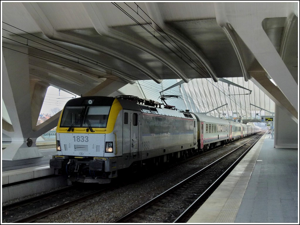 HLE 1833 is hauling the ICa 535 Eupen - Oostende out of the station Lige Guillemins on March 23rd, 2012.