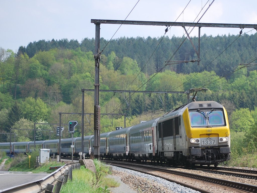 IC A train Eupen-Ostend running past Goffontaine in May 2010.