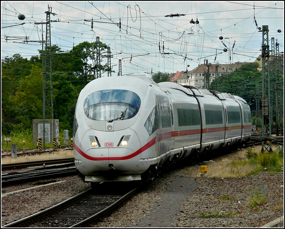 ICE unit is arriving at the main station of Saarbrcken on June 22nd, 2009.