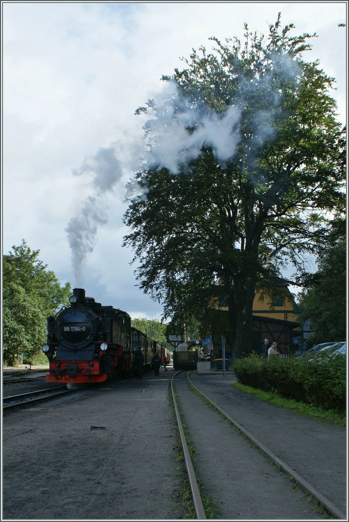 In Ghren the RBB 1784-0 is ready to the departure to Putbus.
16.09.2010