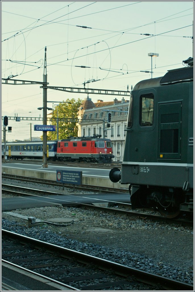 In the background of the Lausanne Station runs a red Re 4/4 II and on the right side is a port of one of the last green Re 4/4 II to see.
24.05.2011 
