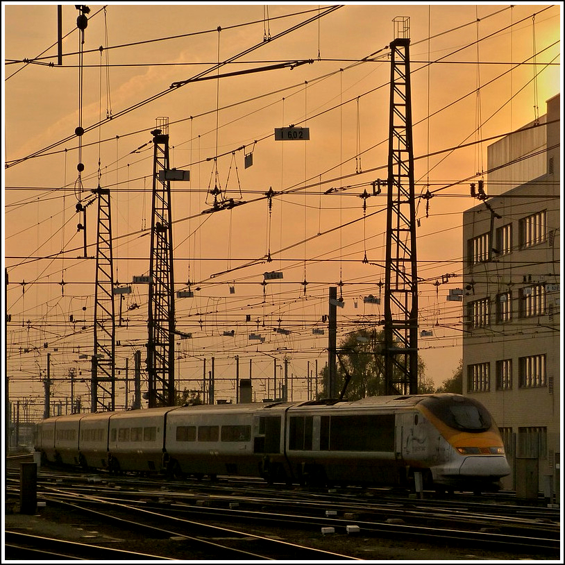 In the evening of November 12th, 2011 an Eurostar unit is entering into the station Bruxelles Midi.