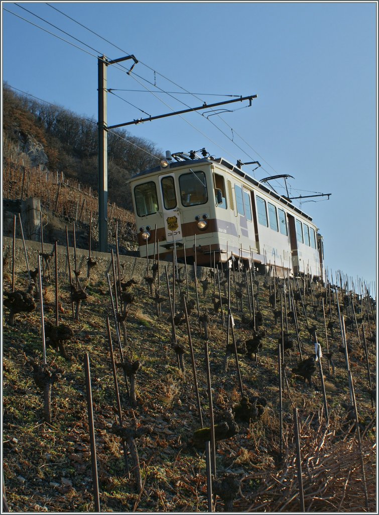 In the vineyards over Aigle: An A-L-local train from Leysin to Aigle.
03.01.2011