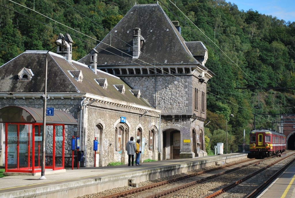 IRq Lige-Aachen passing Trooz station in September 2010.