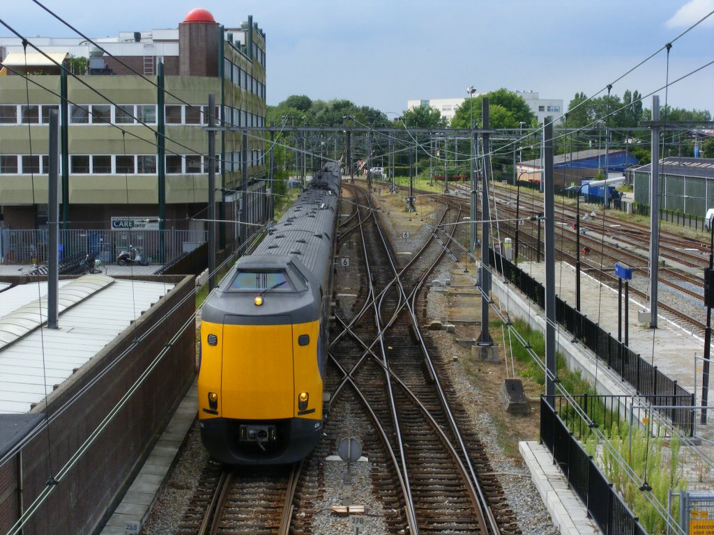 koploper set enters over the nice railtracks at Hoorn sunday of 5-8-2012