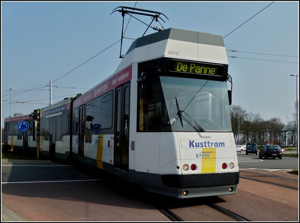 Kusttram N 6016 is arriving in Nieuwport on March 27th, 2011. 