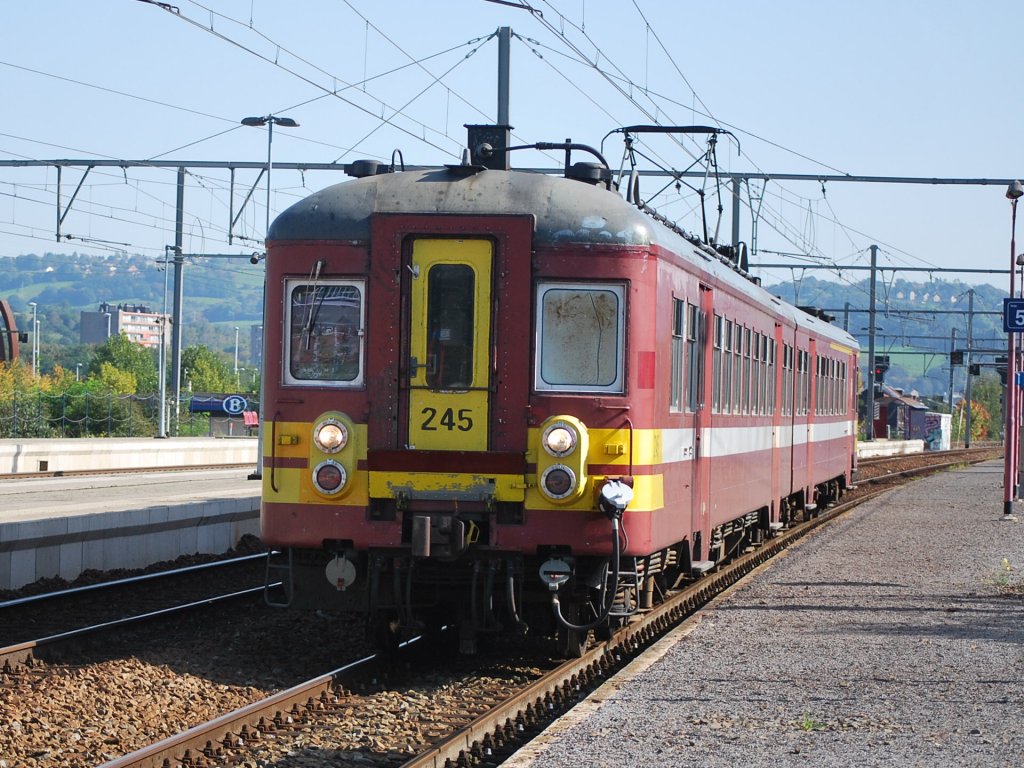 L train Jemelle-Herstal is calling at Angleur station in October 2010.
