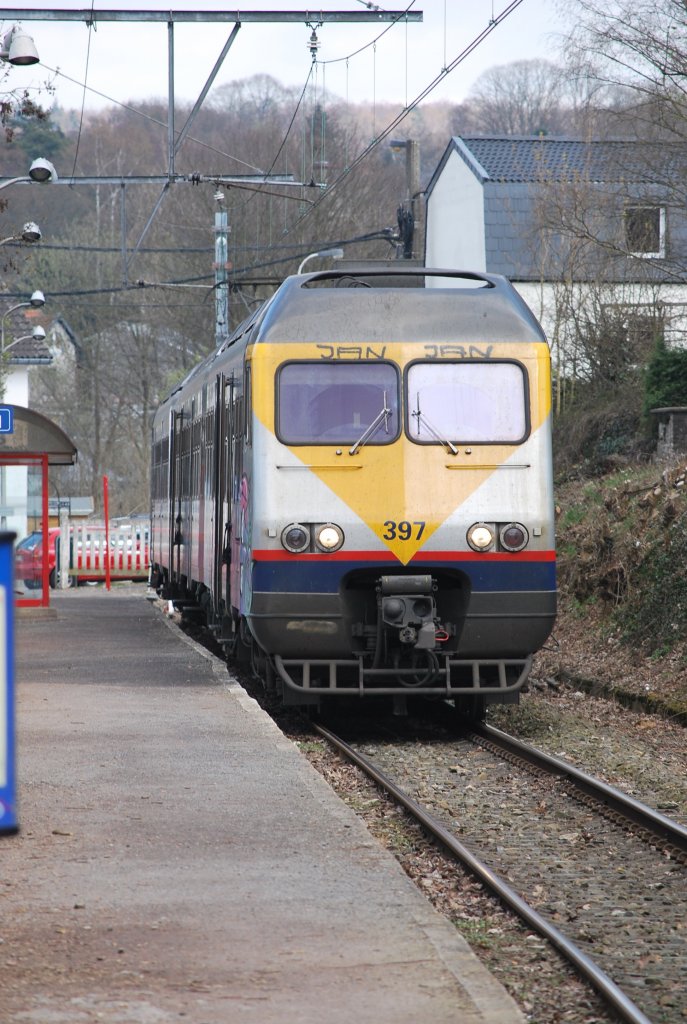 Last stop on line 44, Spa-Gronstre, where a local train to Welkenraedt is waiting for departure (EMU class 80 'break', 8 April 2012).