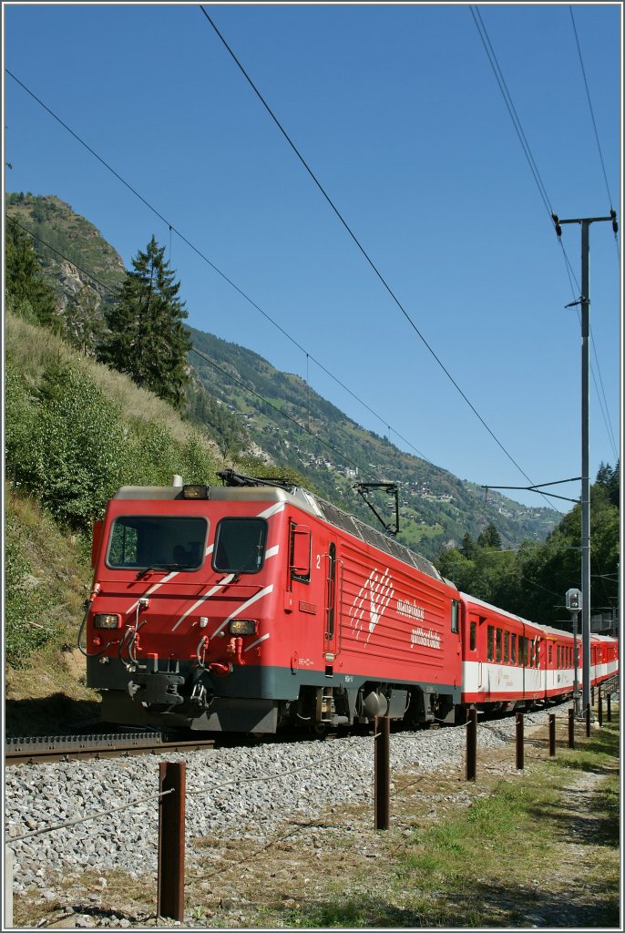 MGB HGe 4/4 on the way to Zermatt by St Niklaus.
11.08.2012