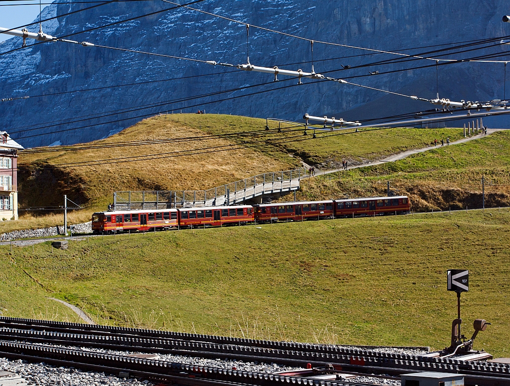 Multiple Unit (2-coupled BDhe 4 / 8) of the Jungfrau Railway in front railcar No. 214 behind 211 on 02.10.2011 has leave the station Kleine Scheidegg (2064 m above sea level), and go up to the Jungfraujoch.