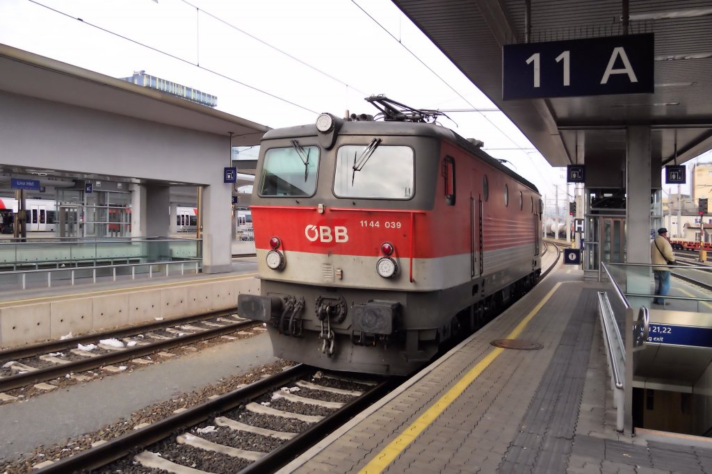 �BB 1144 039  