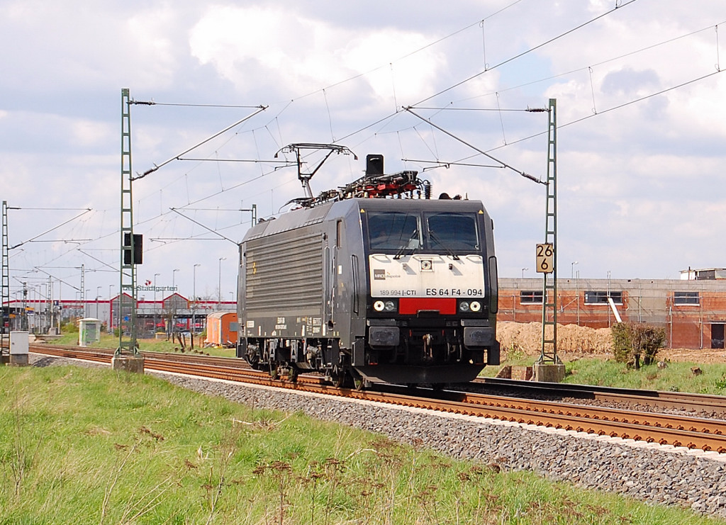 On an single ride the MRCE elctriclelocomotive class 189 994 passes Allerheiligen in the County of rhinecyrcle Neuss at it's way to Colongne. 
Friday 20th of april 2012