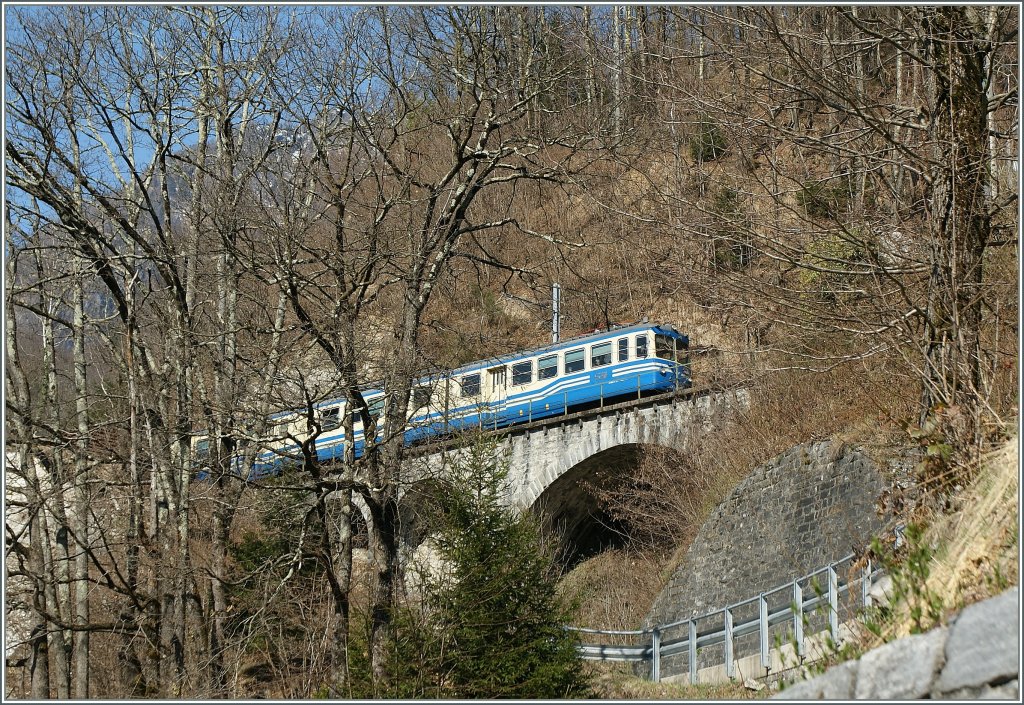 On the same place the FART/SSiF ABDe 8/8 wiht a fast-train to Locarno. 
24.03.2011