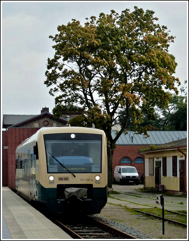 PRESS VT 650 032-4 to Lauterbach Mole is leaving the station of Bergen auf Rgen on September 22nd,2011.