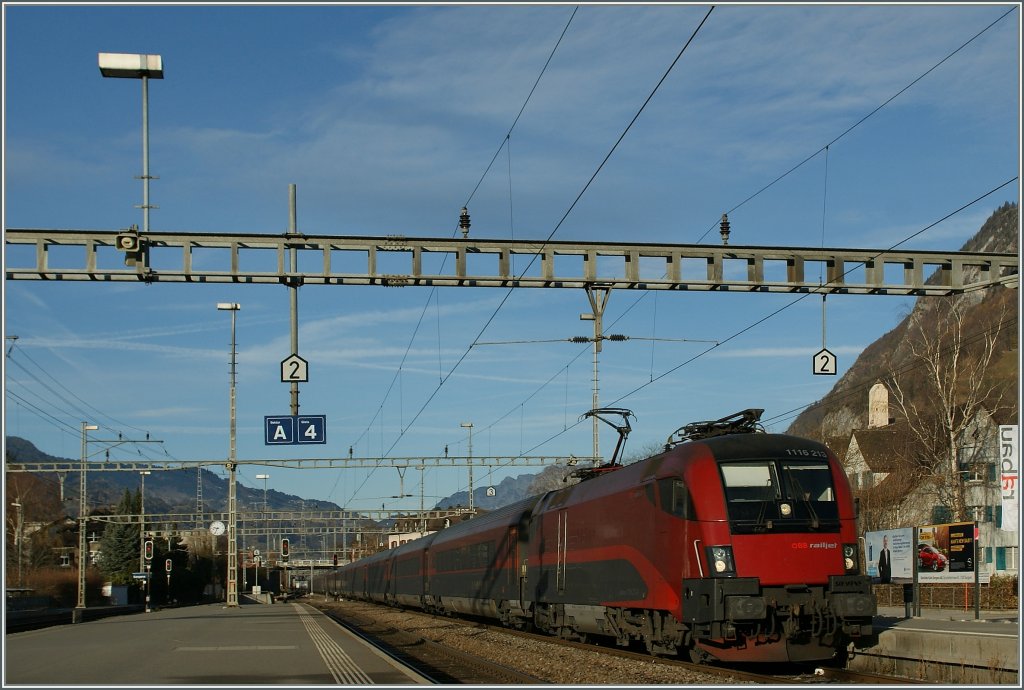RailJet to Vienna in Sargans.
01.12.2011