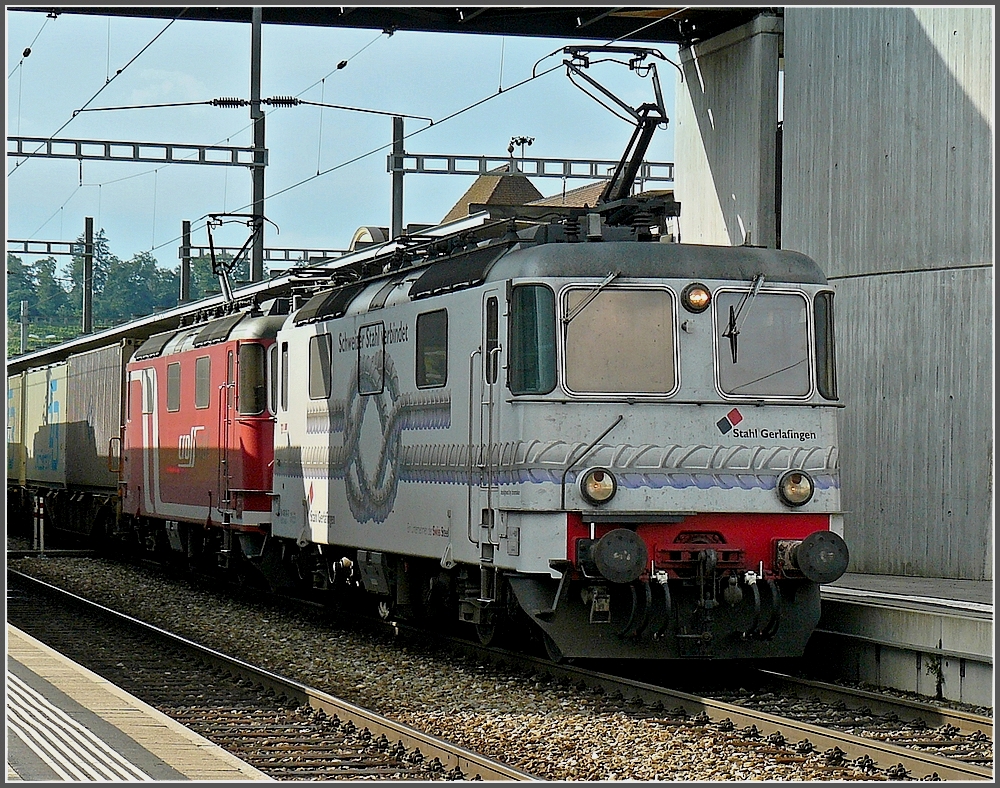 Re 436 double header is hauling a freight train through the station of Spiez on July 29th, 2008. 