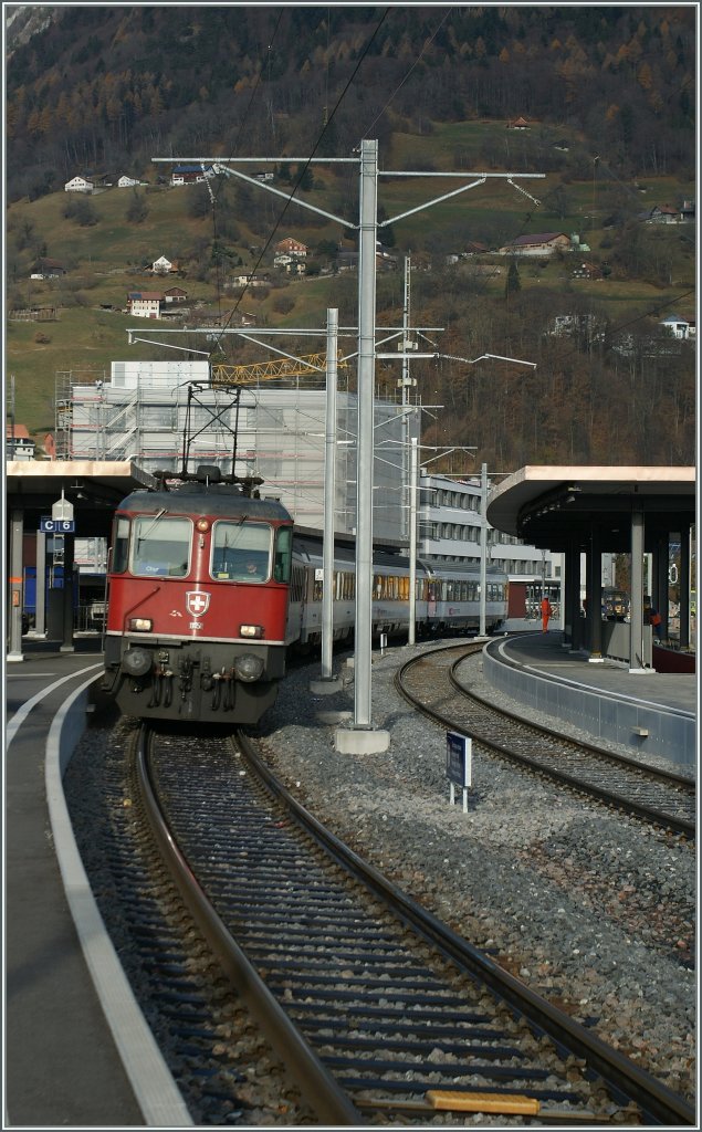 Re 4/4 II 11151 with a RE St Gallen - Chur by his stop in Sargans. 01.12.2011


