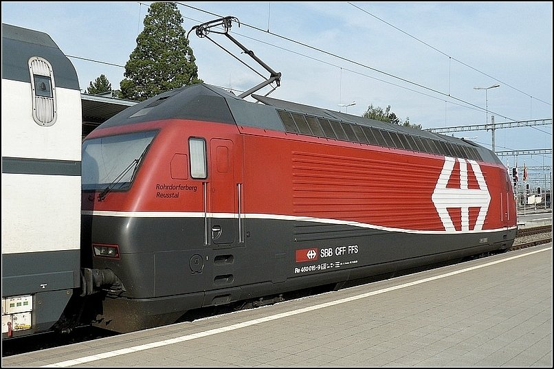 Re 460 015-9 is going to leave the station of Spiez on August 1st, 2008.
