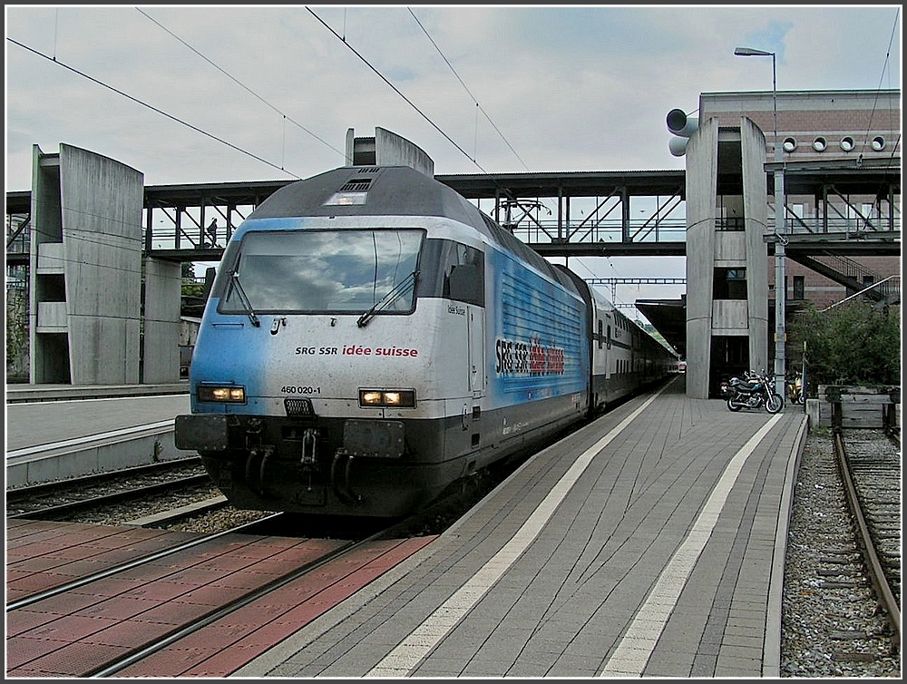 Re 460 020-1 is leaving the station of Spiez on August 3rd, 2007.