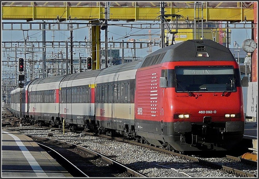 Re 460 092-0 is arriving at Zrich main station on December 27th, 2009.