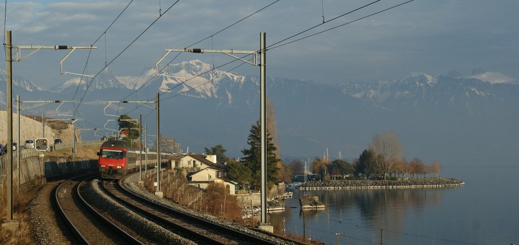 Re 460 with an IR service to Geneva Airport by St Saphorin.
25.02.2012