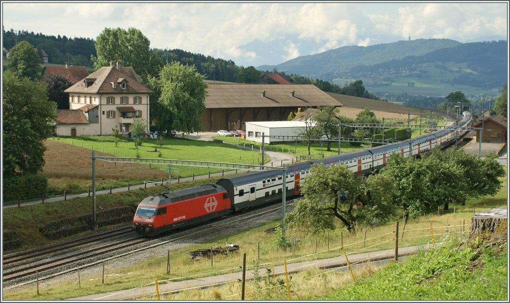Re 460 with IC in Oron.
06.08.2010
