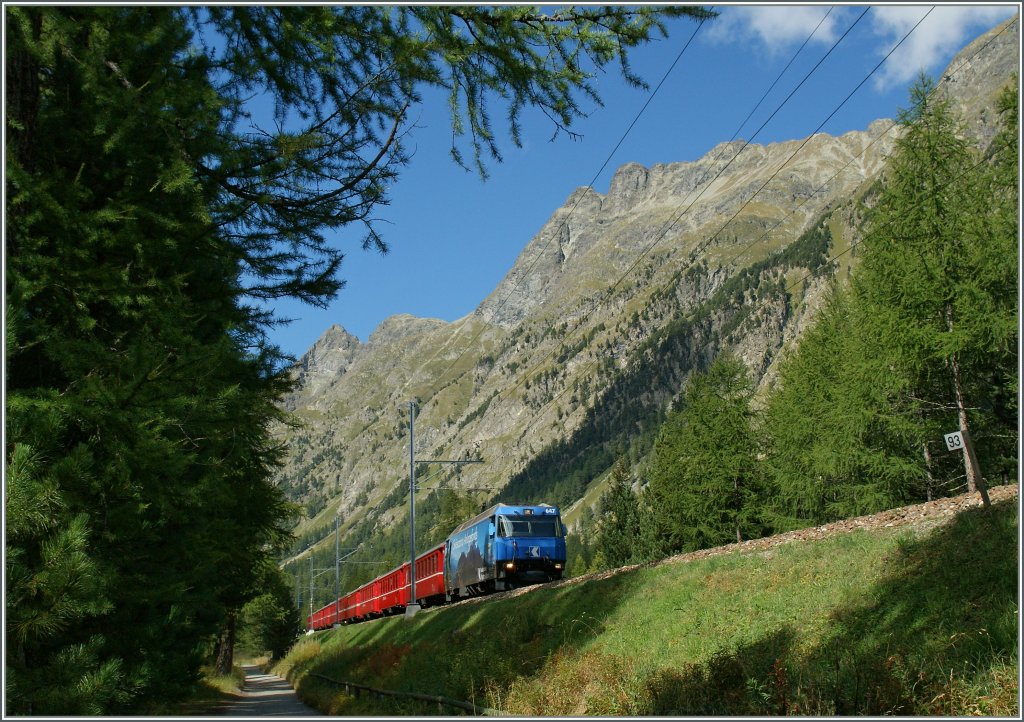 RhB Ge 4/4 III 647 with a fast service from Chur to St Moritz in the Glenn of Bever. 
12.09.2011