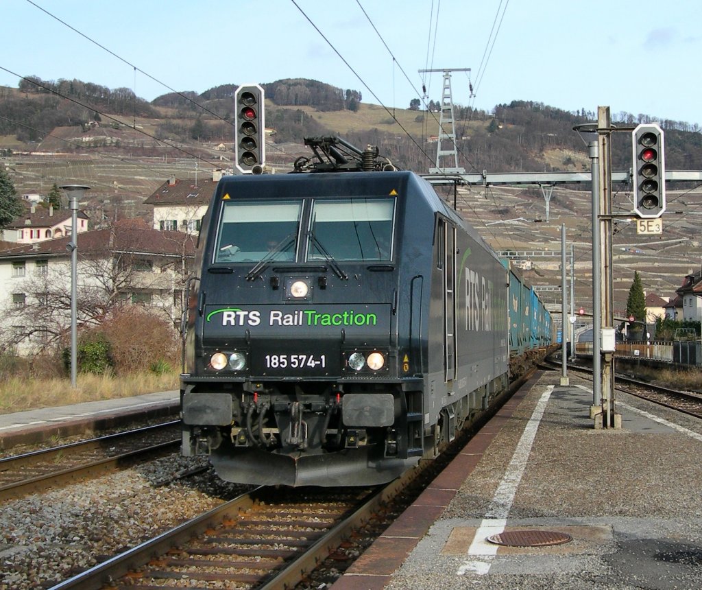 RTS Re 185 574-1 in Cully.
17.01.2008