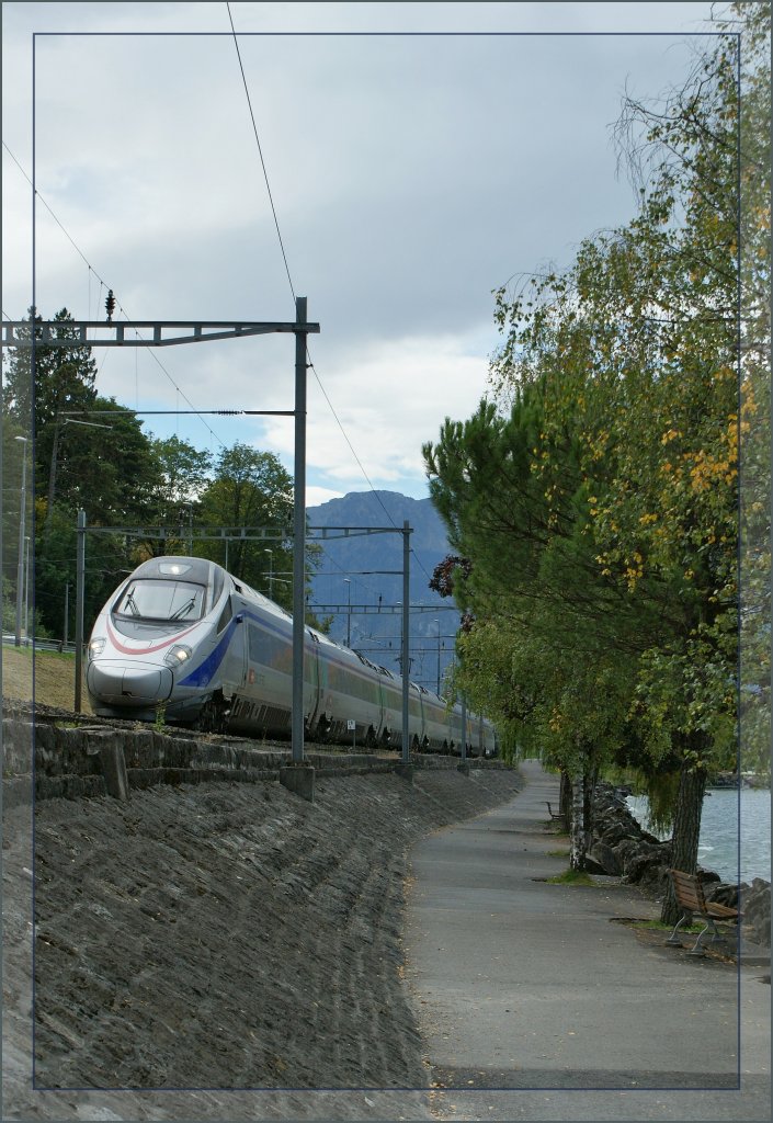 SBB ETR 610 by the Castle of Chillon. 
04.10.2010