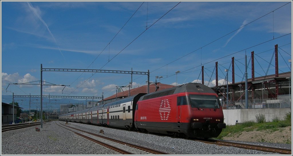 SBB RE 460 069-8 with an IC to St Gallen by Prilly Malley.
30.07.2012