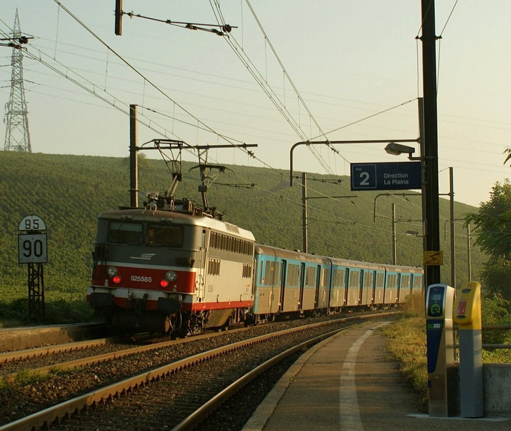 SNCF 25585 with a RIO Composition in the early morning Russin. 
27.08.2009
