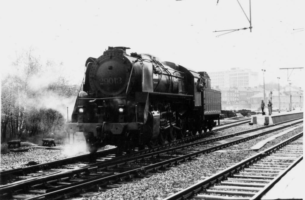 Steam engine 29013 ready to haul a special train with Rheingold carriages across Belgium. Verviers, around 1980.
